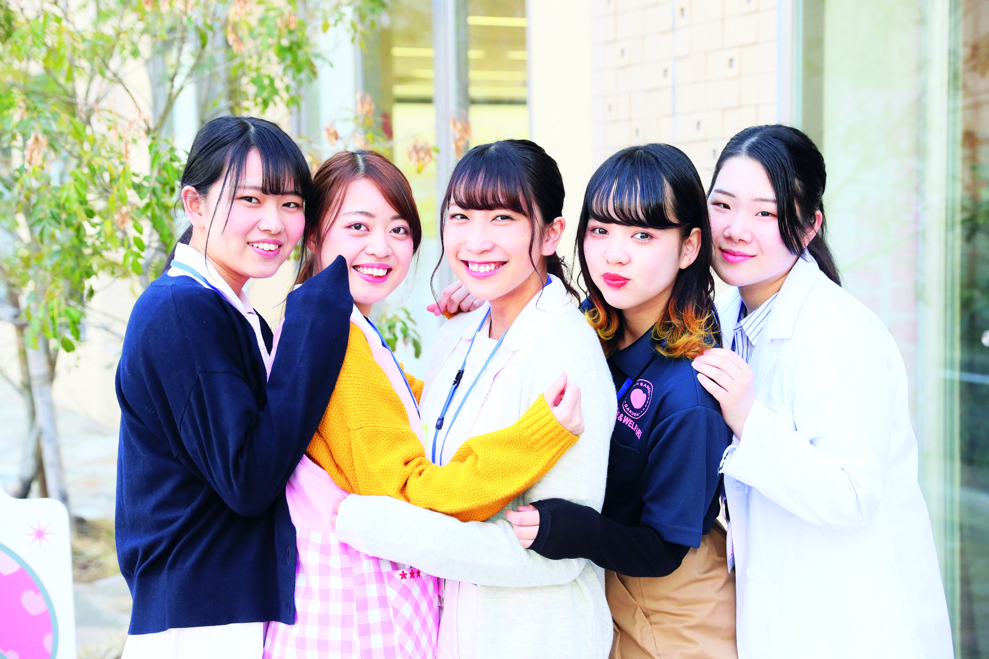 在校生スタッフがお待ちしております♪優しく丁寧にサポートするので、安心してくださいね♪