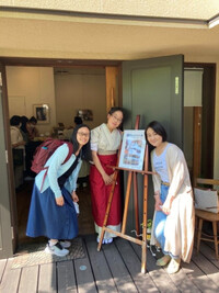 介護福祉士をしながらアート活動もしている卒業生のイラスト展へ行ってきました♪（介護福祉学科）