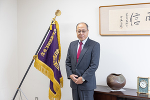 九州電気専門学校　校長　岡田　龍雄　　工学博士、九州大学名誉教授　　