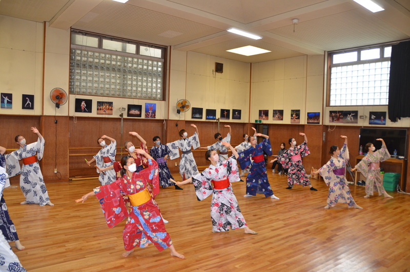 専門2年生　日舞の授業