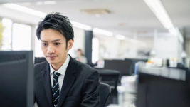 公務員の男性