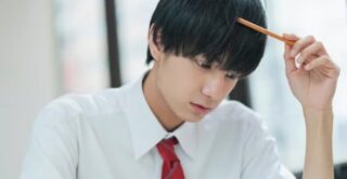 勉強する高校生